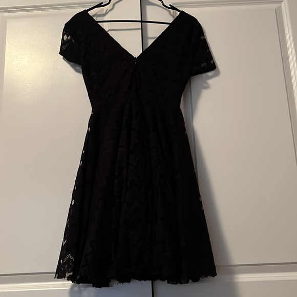 🔥Hot Pick🔥Brand New sandro embroidered dress with low neckline - Picture 4 of 10